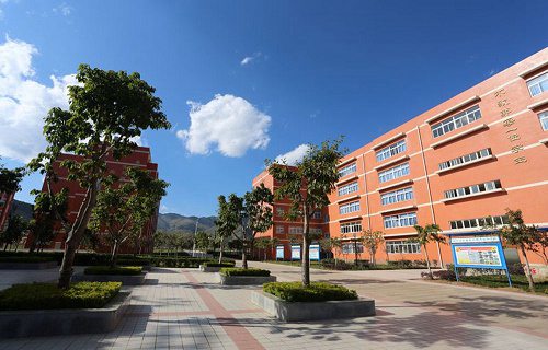 湖北應城技工學校