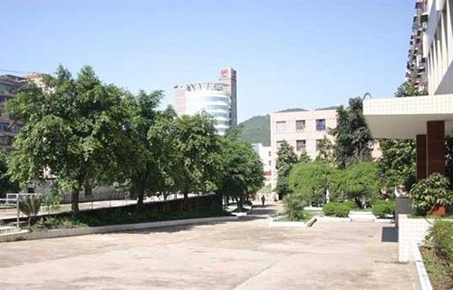 邛崍市技工學(xué)校