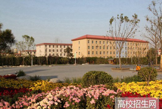 四川省工業(yè)貿(mào)易學(xué)校