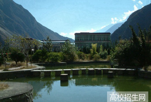 四川省甘孜衛(wèi)生學校