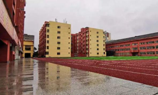 江西昌大技工學(xué)校操場(chǎng)