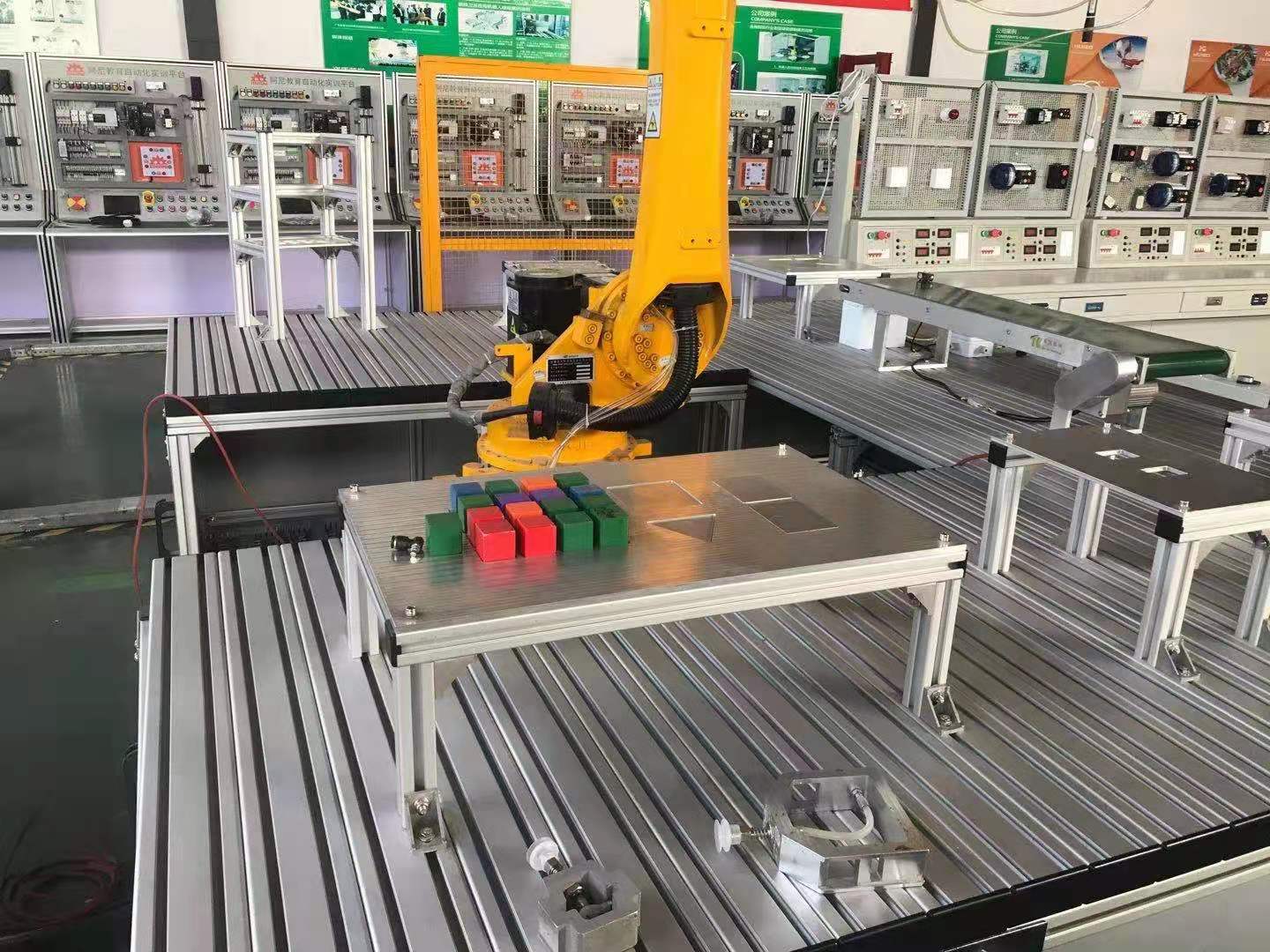 河北省工業(yè)數(shù)控技工學(xué)校